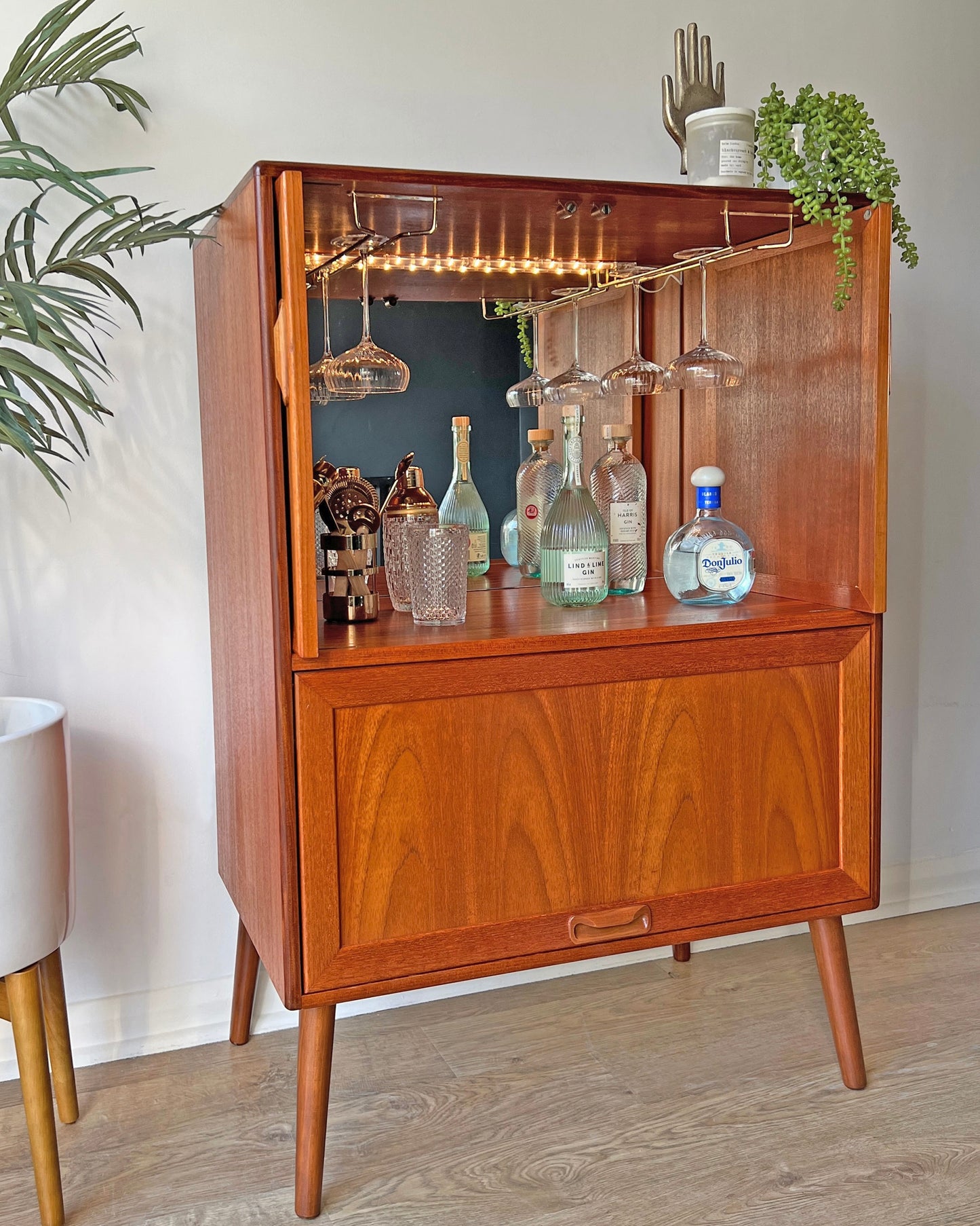 Vintage Mid Century G Plan Fresco Drinks Cocktail Cabinet with Bottle Rack