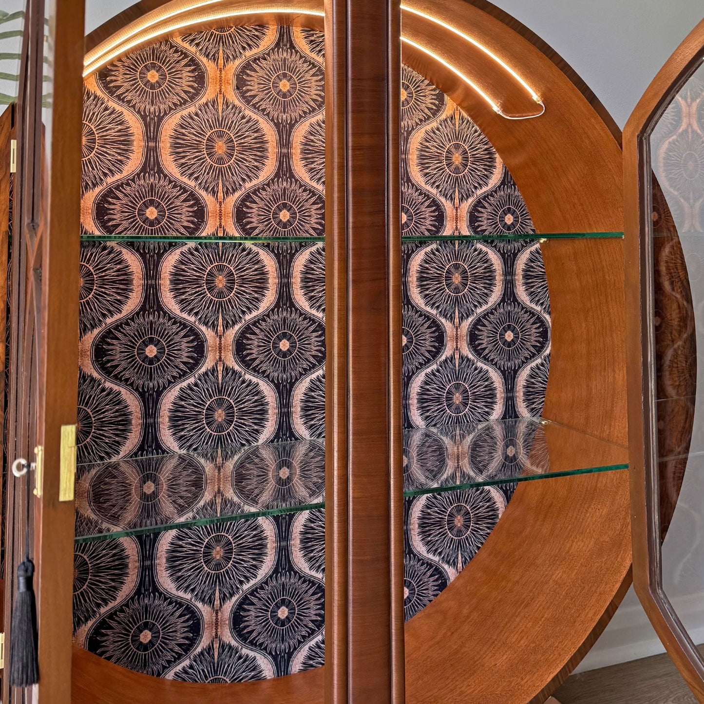 Rare Art Deco 1930s Walnut Round Circular Cocktail Drinks Cabinet - Anna Hayman 'Bibana'