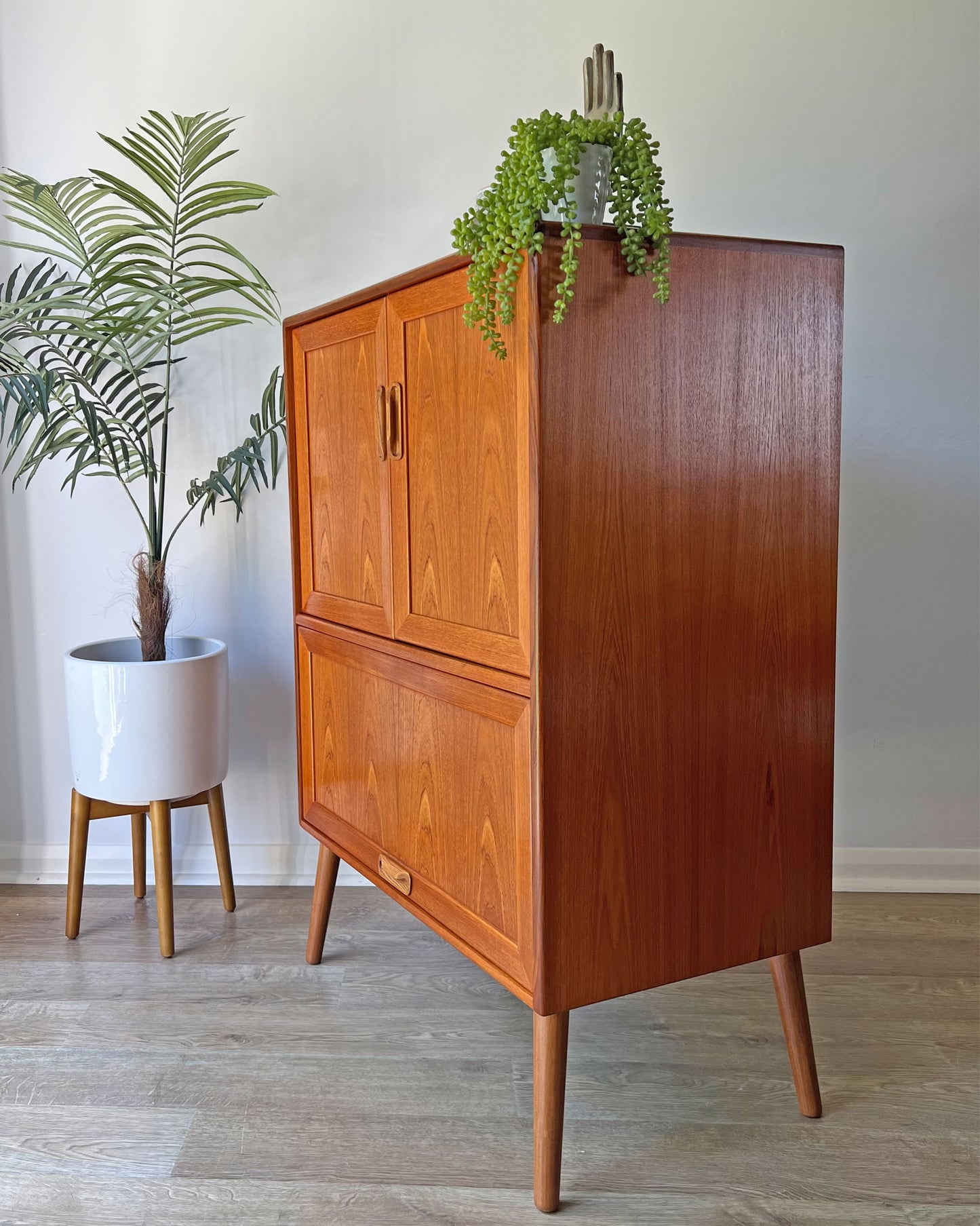 Vintage Mid Century G Plan Fresco Drinks Cocktail Cabinet on Wooden Legs - Tropical Palms