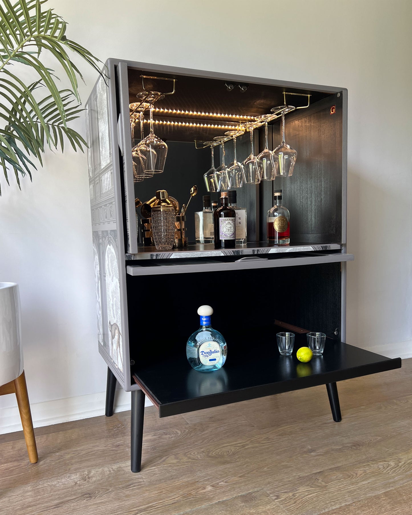 Vintage Mid Century G Plan Fresco Drinks Cocktail Cabinet - Fornasetti Procuratie E Scimmie