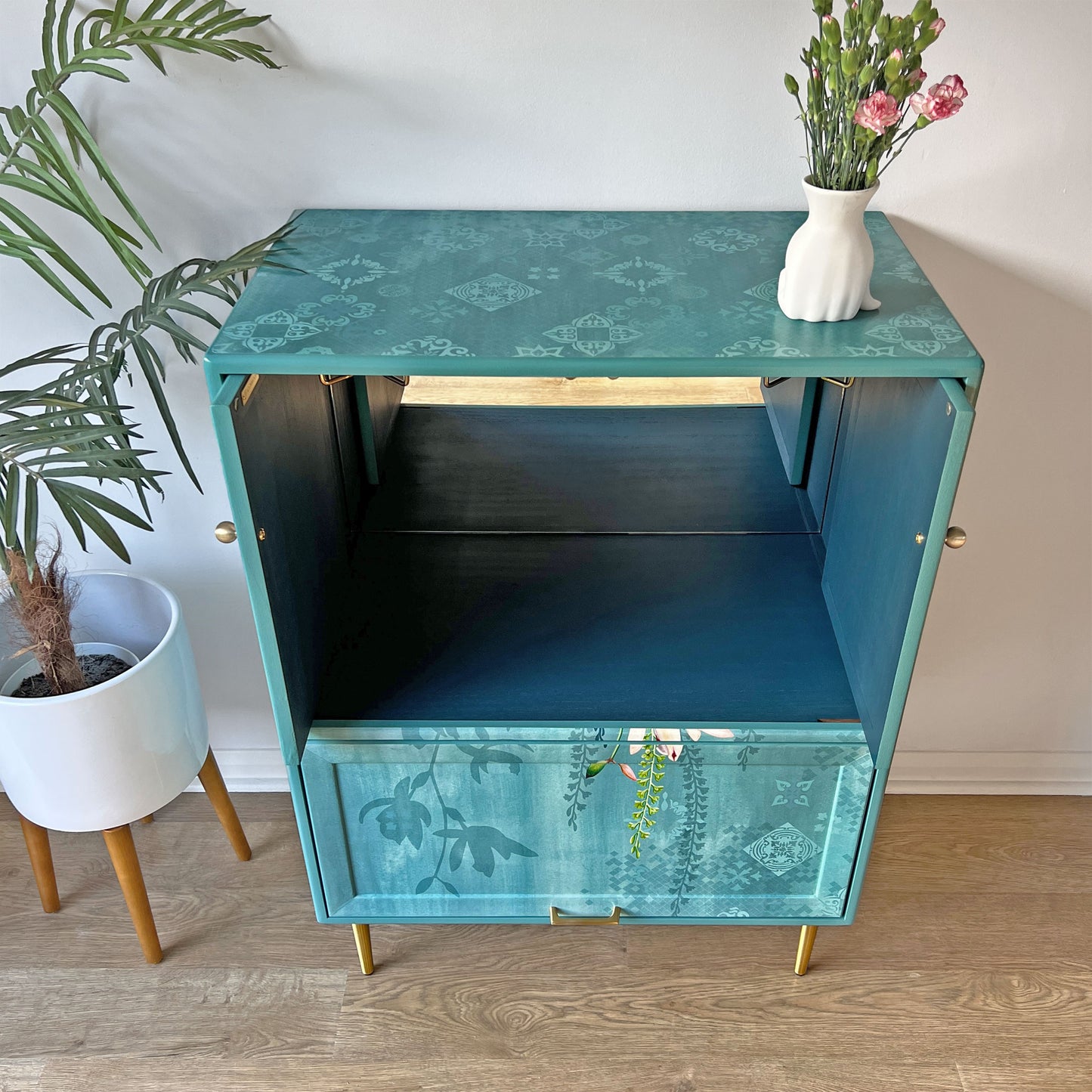 One-of-a-kind G Plan Fresco Drinks Cocktail Cabinet - Aqua Blue - Trailing Orchids - ‘The Humming Hour’