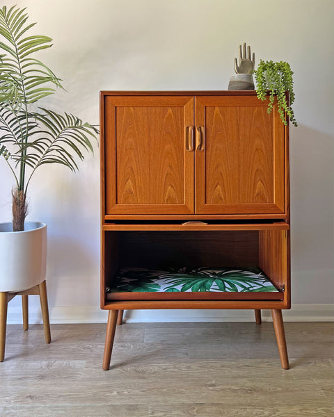 Vintage Mid Century G Plan Fresco Drinks Cocktail Cabinet on Wooden Legs - Tropical Palms